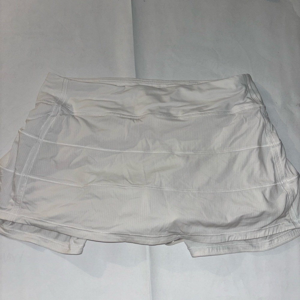 Lululemon skirt never worn